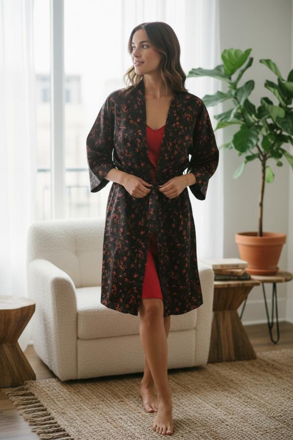 Σατέν Σετ Νυχτικό & Ρόμπα – Κόκκινο με Μαύρες Λεπτομέρειες